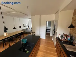Townhouse with private garden in the centre - Image 3