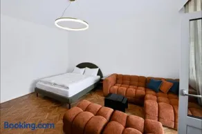 Huge Central Designer Loft with Tyrolean Flair - Image 3