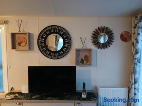 Warm and Cosy, Torbay Waterside Holiday Home - Image 2