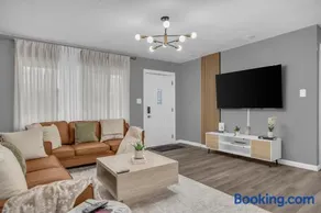 Modern 3BR Home Quiet Area Family Friendly - Image 1