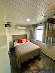 Linda e Ampla Casa Inteira Próxima ao Centro de Criciúma - Image 5