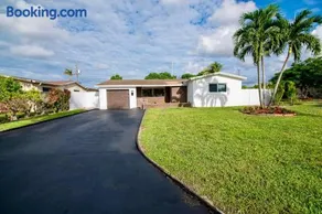 Miramar Retreat Arcade Game Room King Bed 25 Min to Hollywood Beach - Image 5