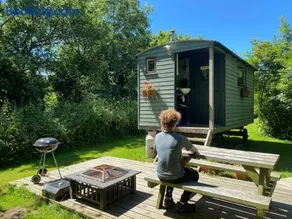Shepherds Hut at Rhyd y Galen - Image 3