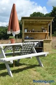 "Badger" Tylda Tents at Heydaze Campsite - 5m Luxury Bell Tent - Image 2