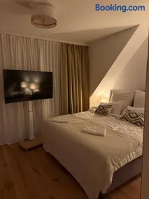 Executive Maisonette Penthouse Loft, Rooftop Pool, Central Hannover and Direct Messe Connection - Image 3