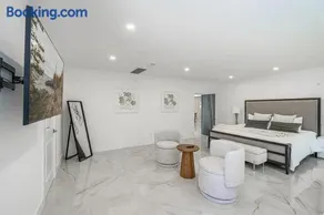 Guest Fav | 5BR Pool Estate | Sleeps 16 - Image 3