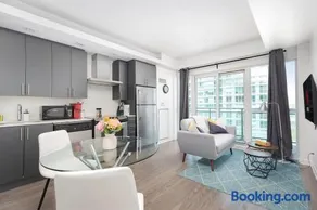 Trendy 1BR Condo Steps to Toronto Waterfront - Image 2