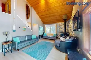 Beautiful sunlit home with fast WiFi wood stove washer&dryer foosball - Image 2
