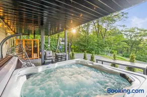 Elegant Mountain Escape, Family Friendly - 4 Outdoor Areas, Massage Room, Sauna, Hot Tub, Views - Image 4