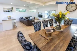 Pandora Beach House - Image 2