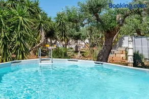 Villa Simone Vacation Villa With Garden - Happy Rentals - Image 2