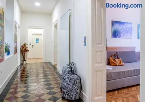 Booking En Suite - Image 3