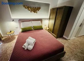 Peter's Place Studios & Suites - Image 2