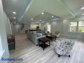 Private and Spacious 2BR Walkout Lower Level w Elevator near Metro and Tysons Corner - Image 5