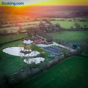 Owls Retreat, Meadowview House - Image 2