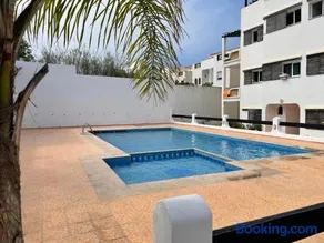 Logement Cozy avec Jardin et Piscine - Mer à 3 Minutes - Image 4