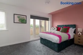 Spacious 5Bedroom Stay - Great for Groups - Image 4