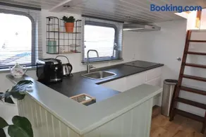 Private Lodge on Houseboat Amsterdam - Image 4