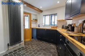 Stylish Home near Alton Towers Peak District Ashbourne Derbyshire - Image 3