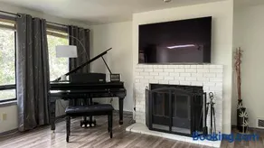 Remodeled, Spacious, Modern Retreat 5 BR, 3BA, 2KIT - Image 3