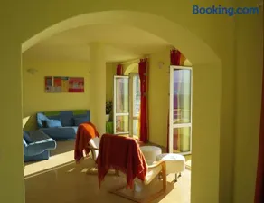 Prime and Exclusive Seafront Location Apartment Sunset - Image 4