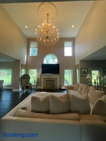 Luxury Golf Course Estate-Walk to Tennis Tournament - Image 3