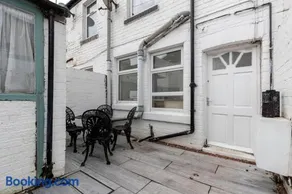 The Cozy Terrace - Image 4
