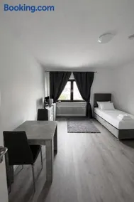 Kelsterbach Airport apartments - Image 1
