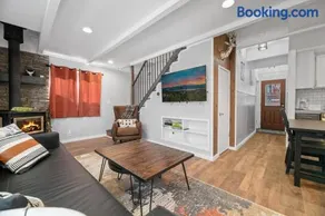 Vanderhut Chalet - Walking distance to a local park, skate park, and dining - Image 5