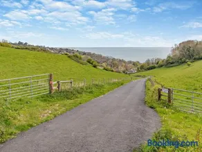 3 Bed in Shanklin oc-60922 - Image 2