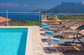 Guiscardos Luxury Villa - Image 2