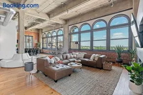 Stylish Downtown Penthouse Views ABODEbucks - Image 2