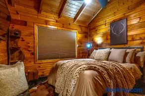 Lakeside Cabin with Private Island, Hot Tub and Sauna - Image 3