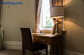 Simmers Serviced Apartments - Image 1