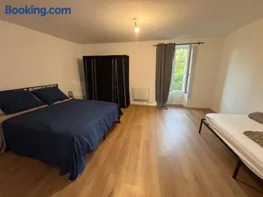 Bedroom Downtown Apartment with Parking and River View - Image 1