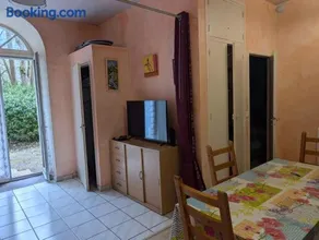 Appartement de plain pied , jardin et grande terrasse - Image 2