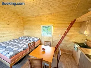 Maringotka na kraji rybníka - Image 2