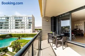 Primera línea de mar con piscina, gimnasio y parking 2 hab y 2 baños - Image 2