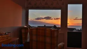 Sirens Sunset Peaceful Retreat with stunning sea views, 5 minutes from Porth Beach - Image 4