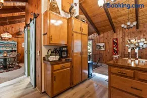 Retro Retreat, BBQ, Patio with Outdoor Seating! - Image 5