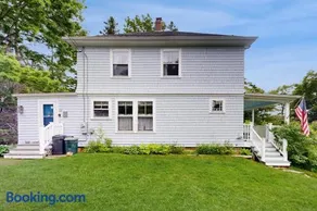 Century-old oceanfront home with wraparound porch - walk downtown, dogs OK - Image 2
