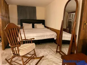 Downtown Private Studio | Rooftop Jacuzzi & Views - Image 3