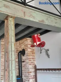 loft with a garage feel - Image 4