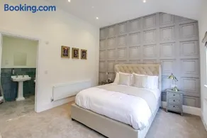 The Kings Arms Rooms - Image 1