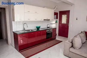 Plagia's Sunset Apartments - Image 3