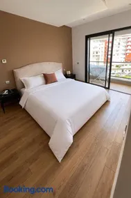 Premium 2-Bedroom Apartment Luxury & Comfort - Image 4