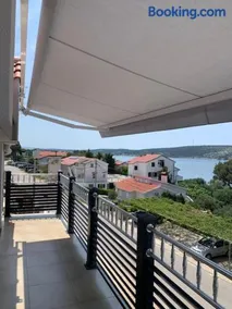 Grey Beach Apartment - Image 2