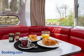 Unique Airstream Retreat - Sleeps 2 - Free Parking - Image 5