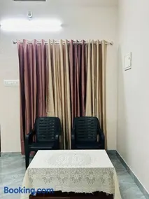 Cosy Stays, 2 Adjacent Apartments in Irinjalakuda - Image 5