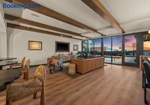 Luxury Retreat Pool Sauna Parking - Image 1